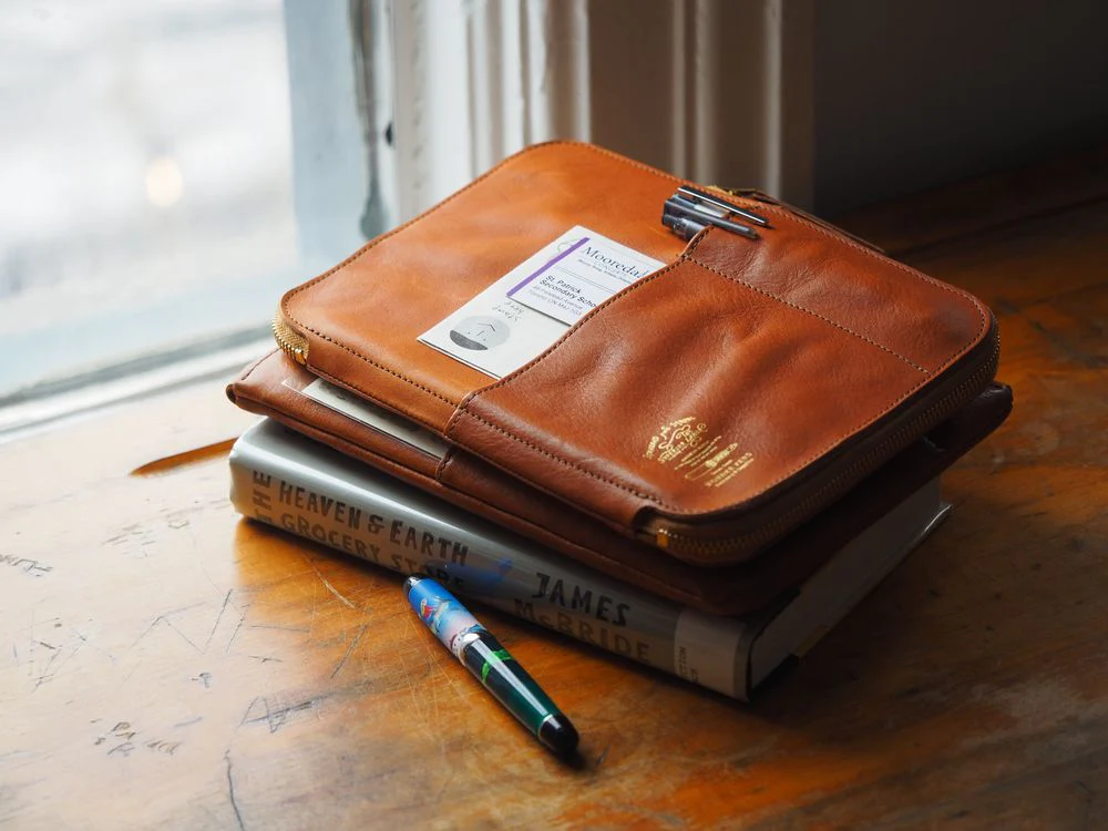<b>PRE-ORDER</b> - The Superior Labor - Zipper Portfolio (A5)