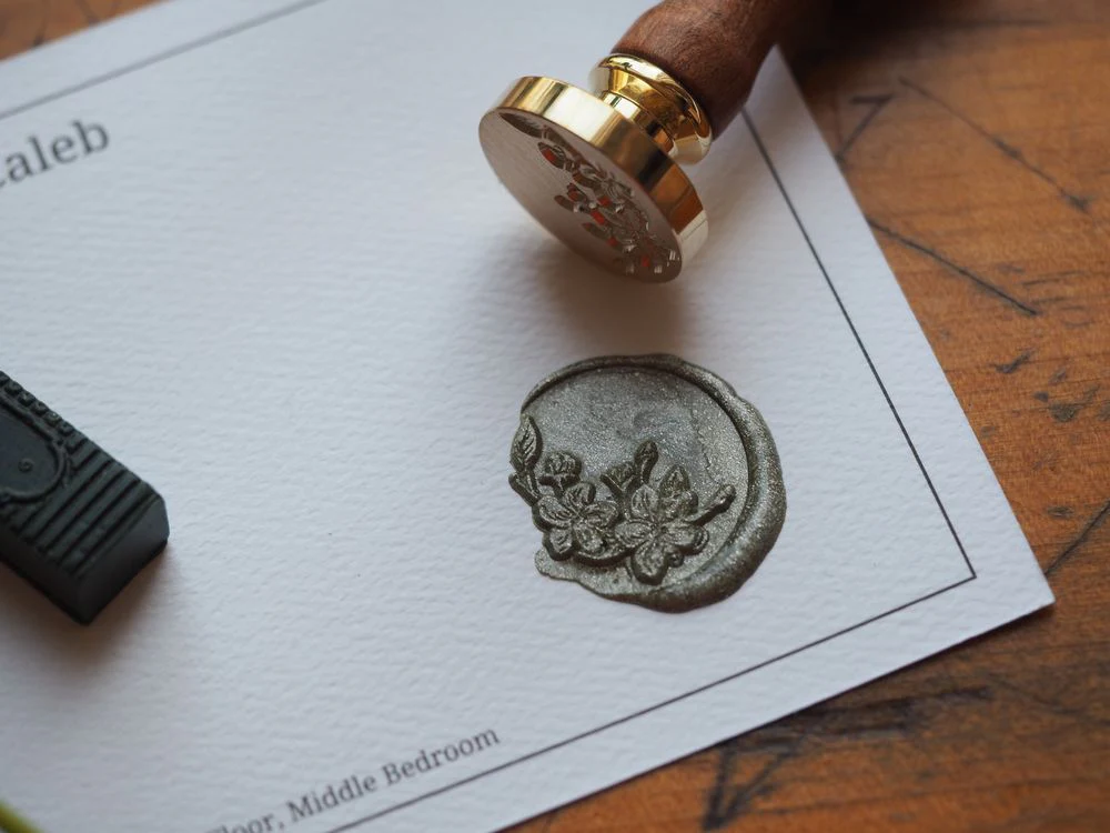 Backtozero - Brass Seal with Handle - Apple Blossom