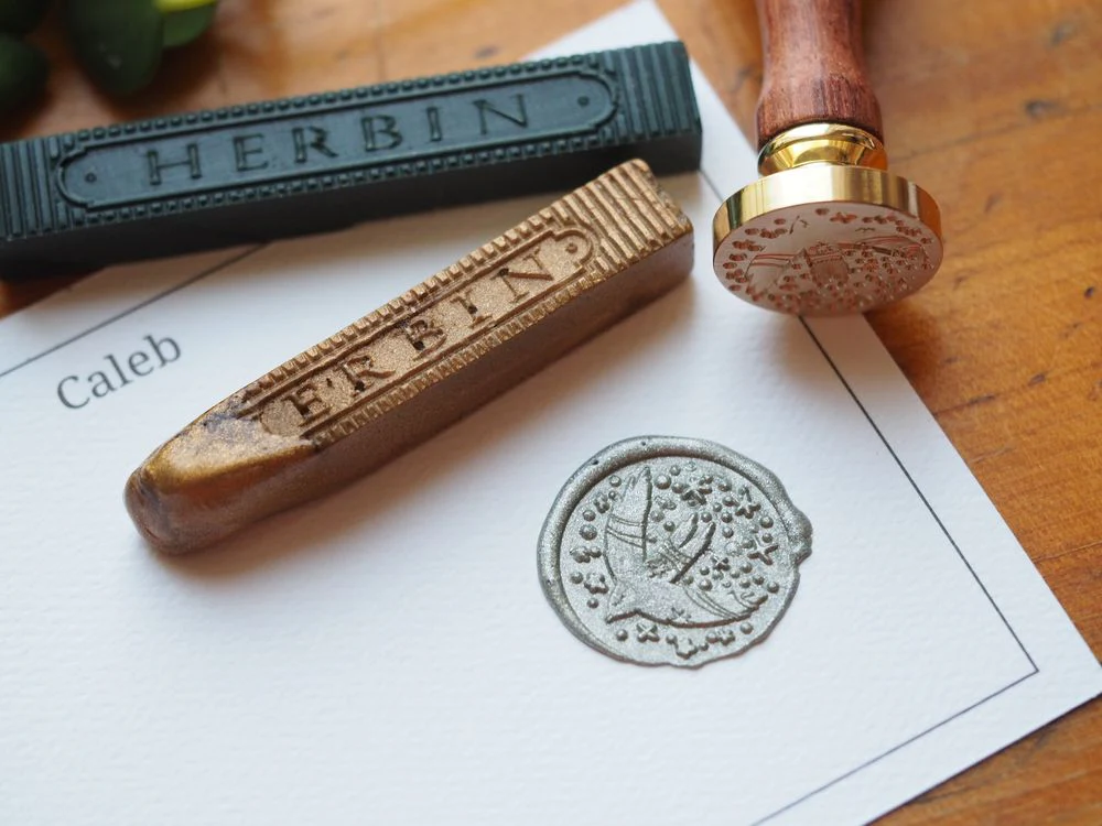 Backtozero - Brass Seal with Handle - Magic Swallow