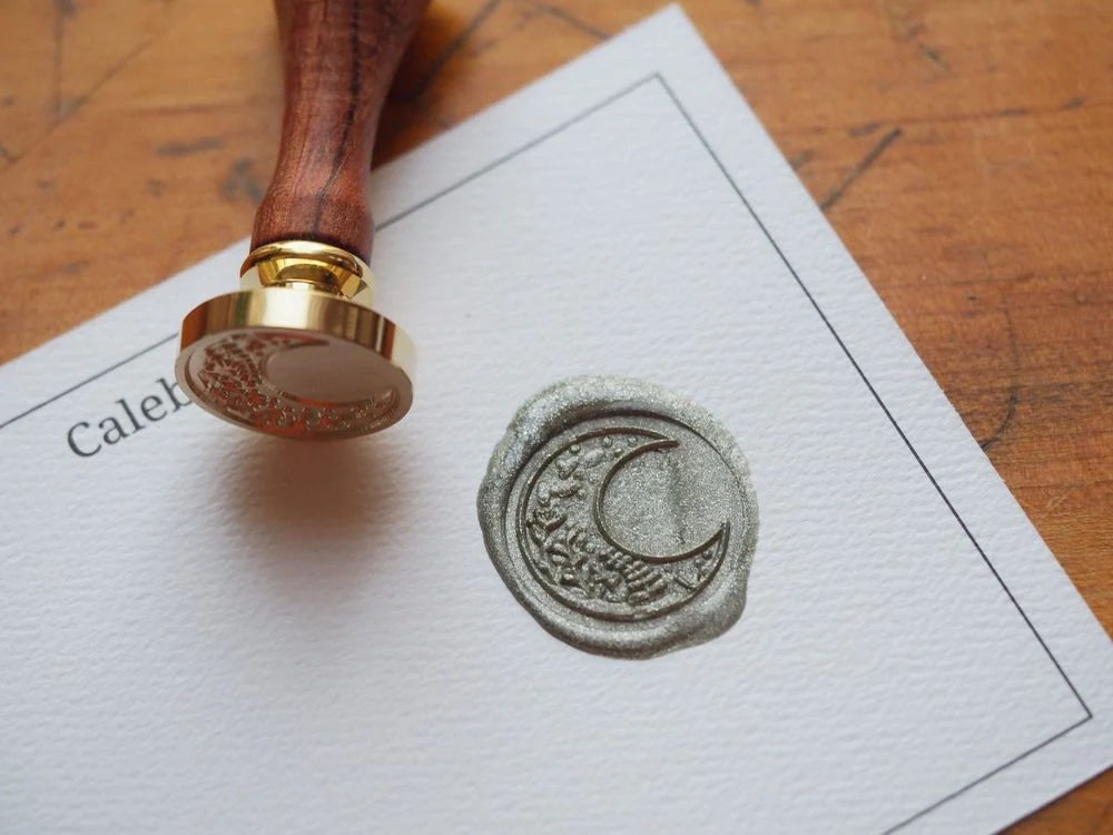 Backtozero - Brass Seal with Handle - Moon Life