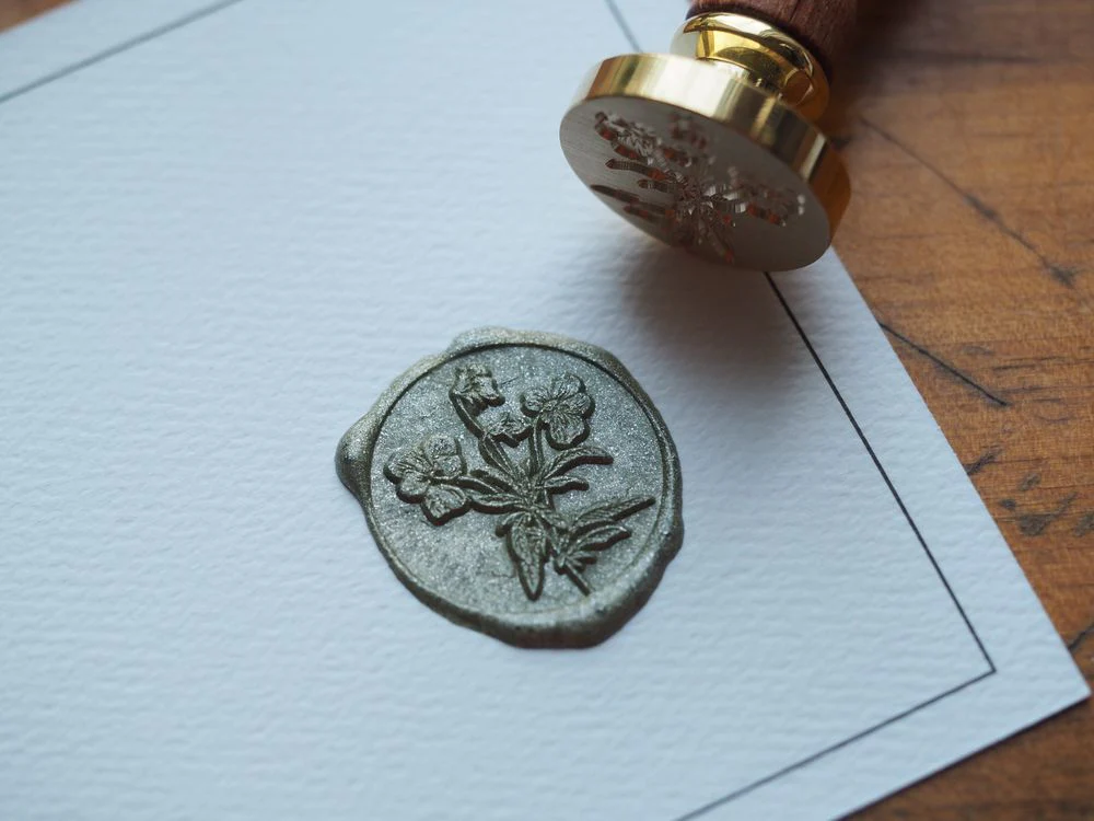 Backtozero - Brass Seal with Handle - Pansy