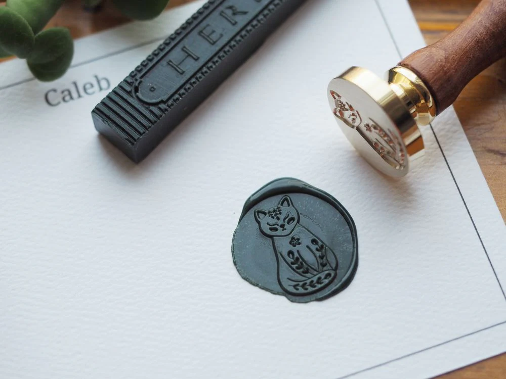 Backtozero - Brass Seal with Handle - Sitting Cat