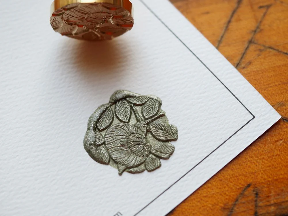 Backtozero - Brass Seal with Handle - Snail & Leaves