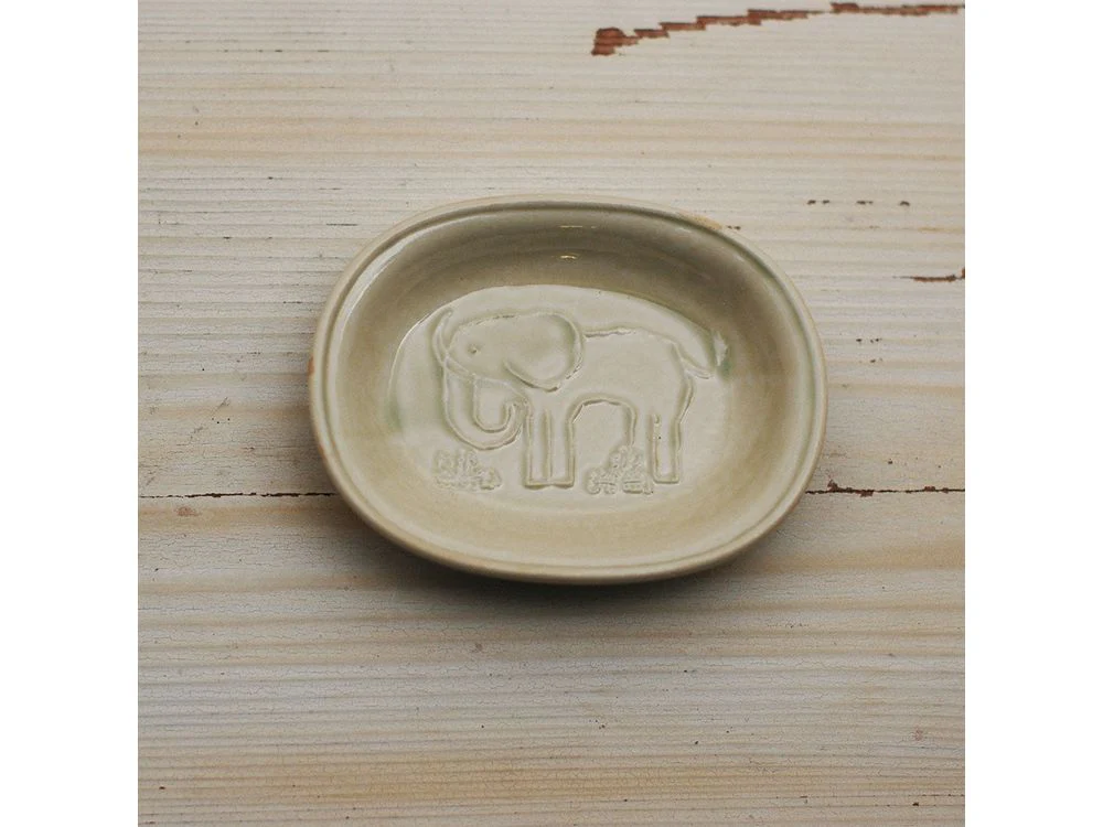 Classiky x Toraneko Bonbon - Oval Bean Plate - Elephant Beige