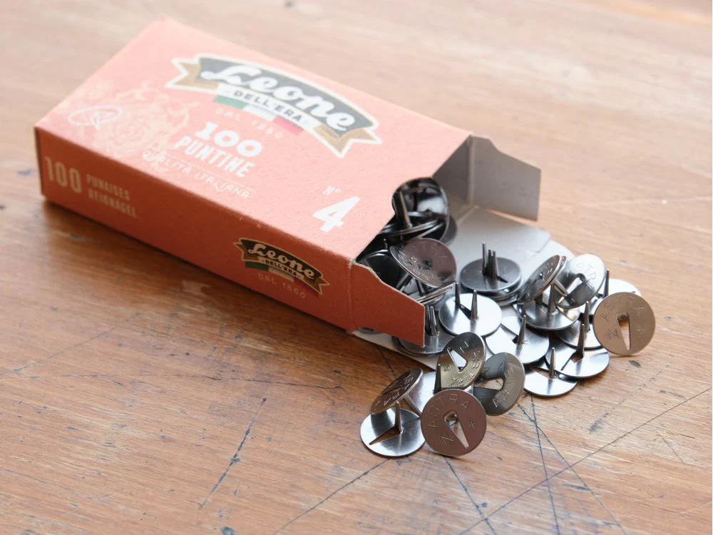 Dell'Era - No. 4 Push Pins - 100 Pieces