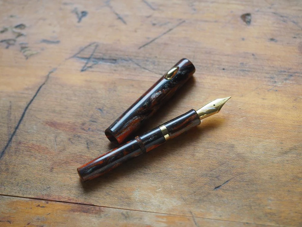 Fine Writing International Fountain Pen - Special Edition - Pencket V2 - Lava GT