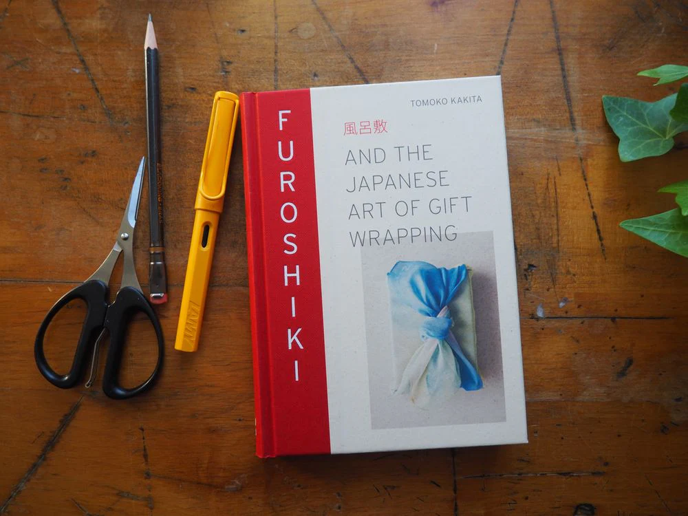 Furoshiki: And the Japanese Art of Gift Wrapping by Tomoko Kakita