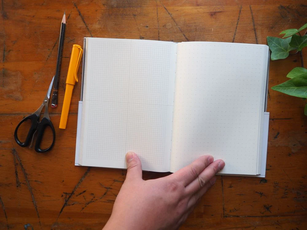 Grids & Guides - A Notebook for Visual Thinkers - Grey - Image 3
