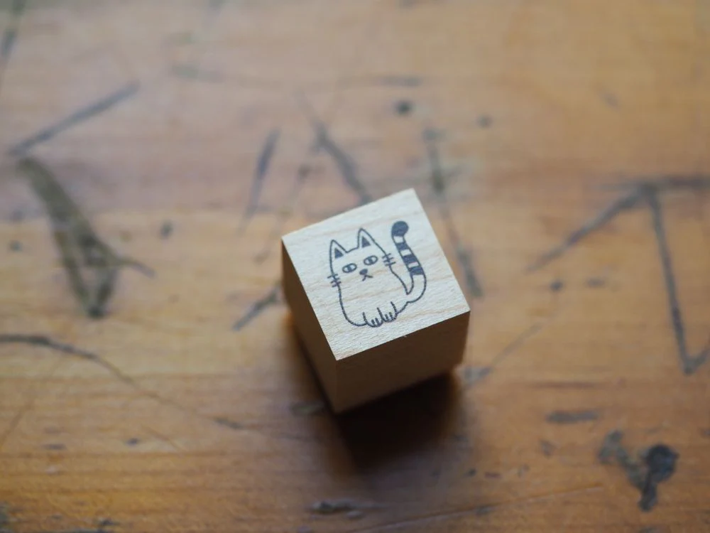 Hankoyamuramin Wooden Stamp - Sitting Cat