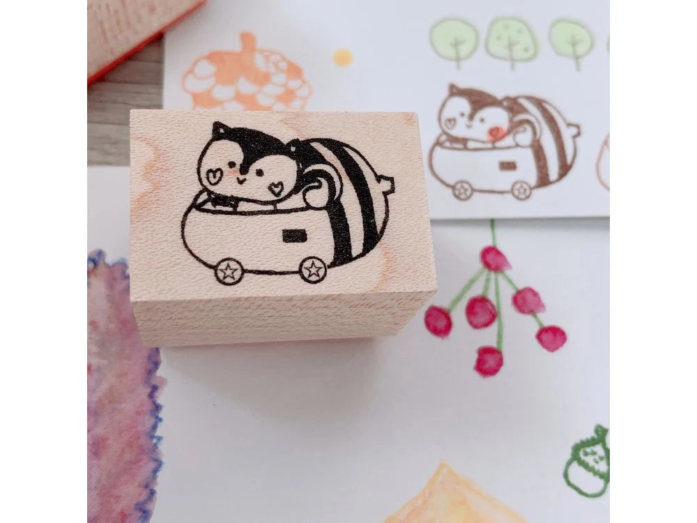 Kayonoko - Rubber Stamp - Squirrel Acorn Car