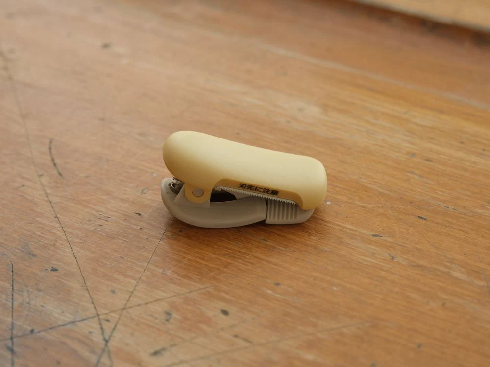 Kokuyo Cut clip-type Washi Tape cutter 10~15mm - Light Yellow