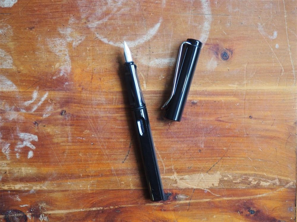 Lamy Safari Fountain Pen - Black - Image 3