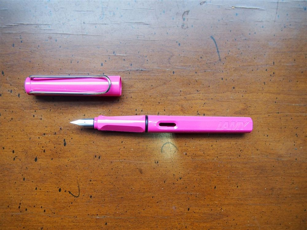 Lamy Safari Fountain Pen - Pink - Image 4