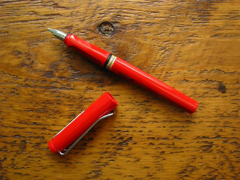 Lamy Safari Fountain Pen - Red - Image 3