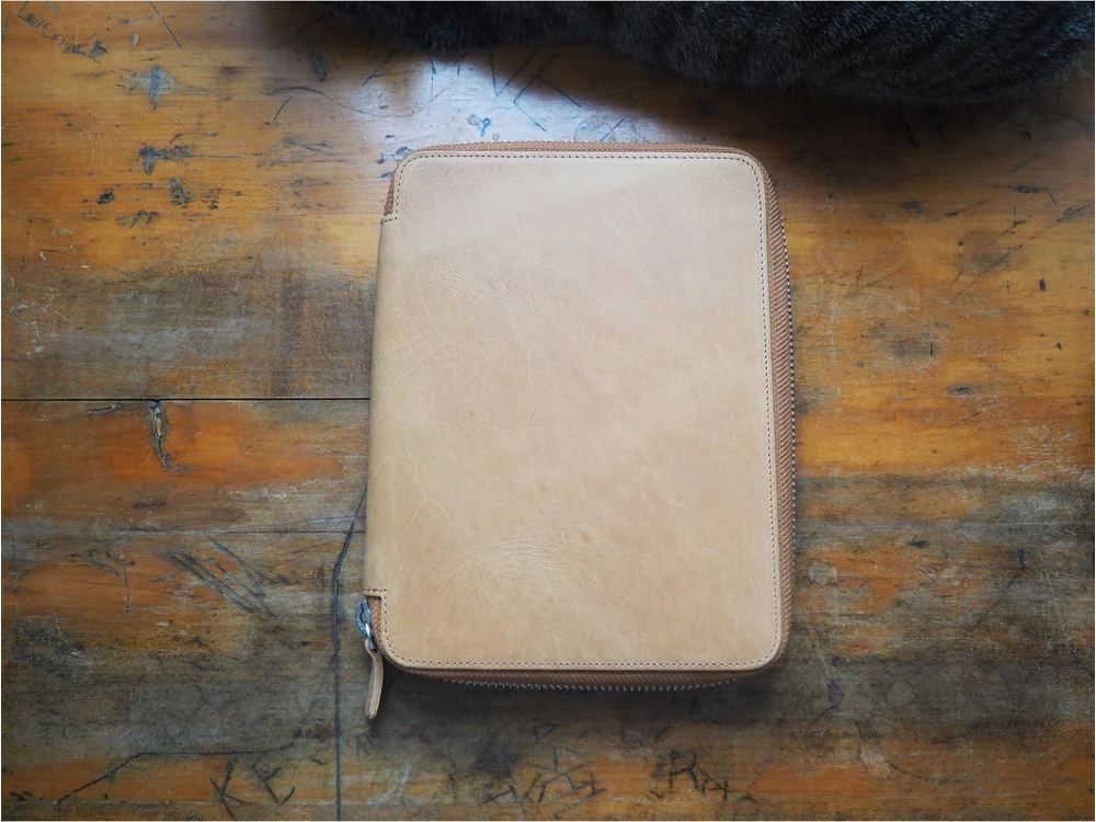 Galen Leather - Leather Zippered A5 Leuchtturm1917 Notebook Folio - Crazy Horse Honey Ochre - Image 3