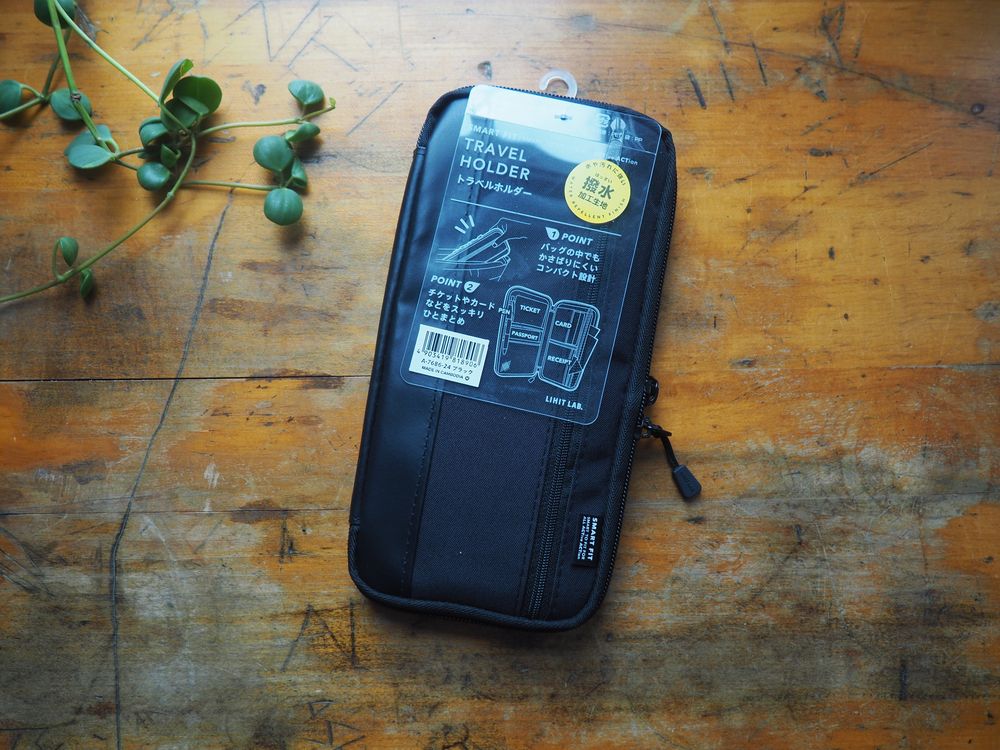 Lihit Lab - Travel Holder Smart Fit - Black (A-7686-24)