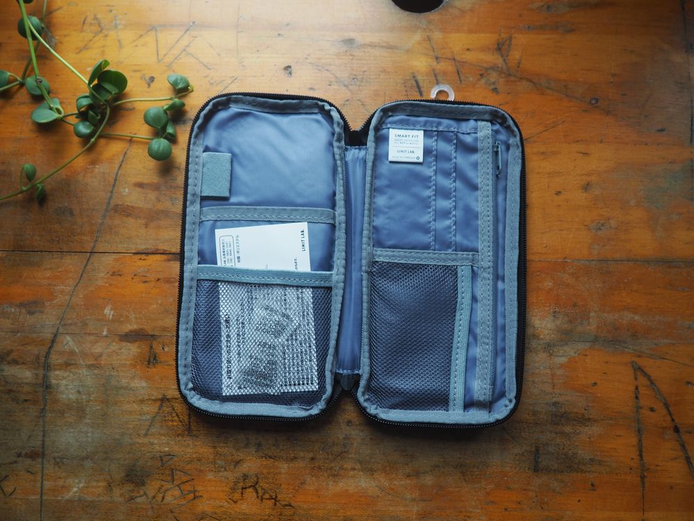 Lihit Lab - Travel Holder Smart Fit - Black (A-7686-24) - Image 2