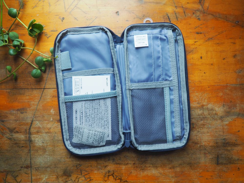 Lihit Lab - Travel Holder Smart Fit - Navy (A-7686-11) - Image 2