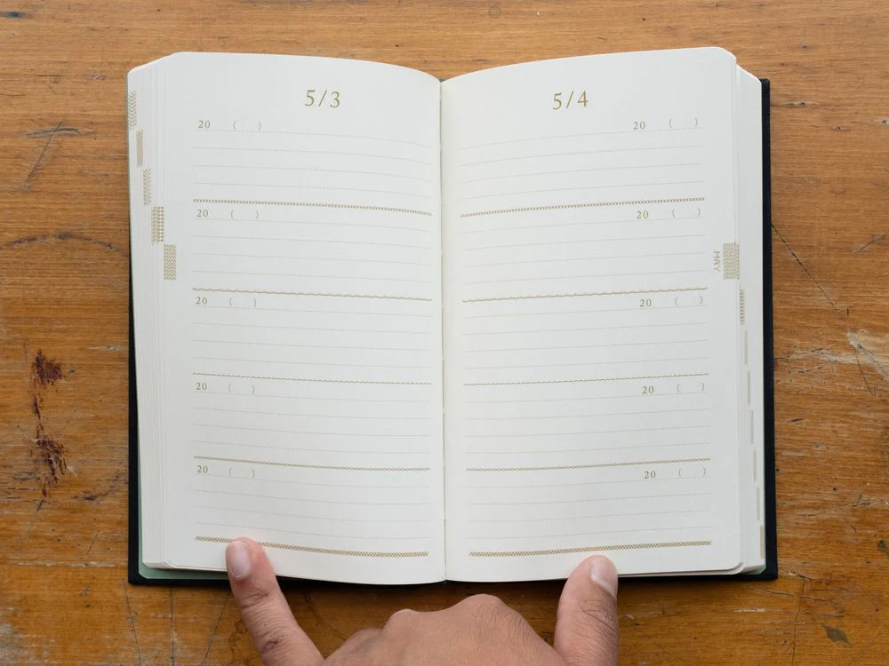 Midori 5 Years Diary - Embroidery Flower Black - Image 2