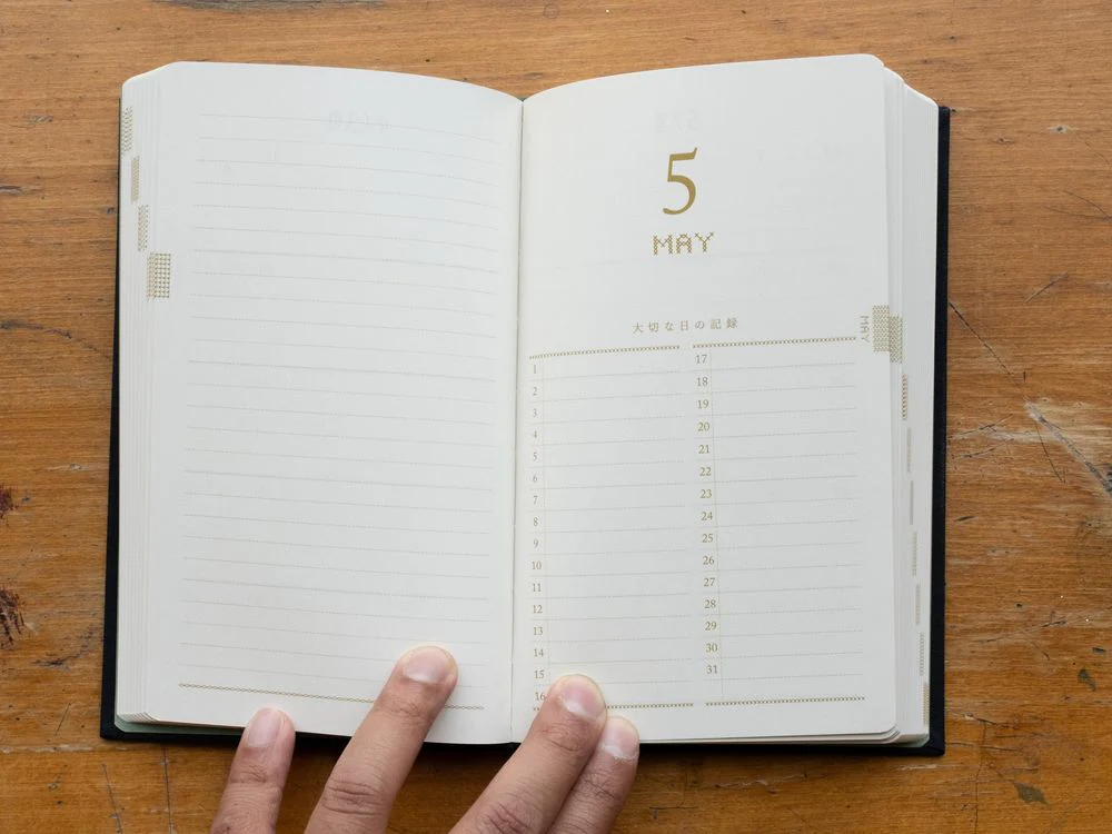 Midori 5 Years Diary - Embroidery Flower Black - Image 3