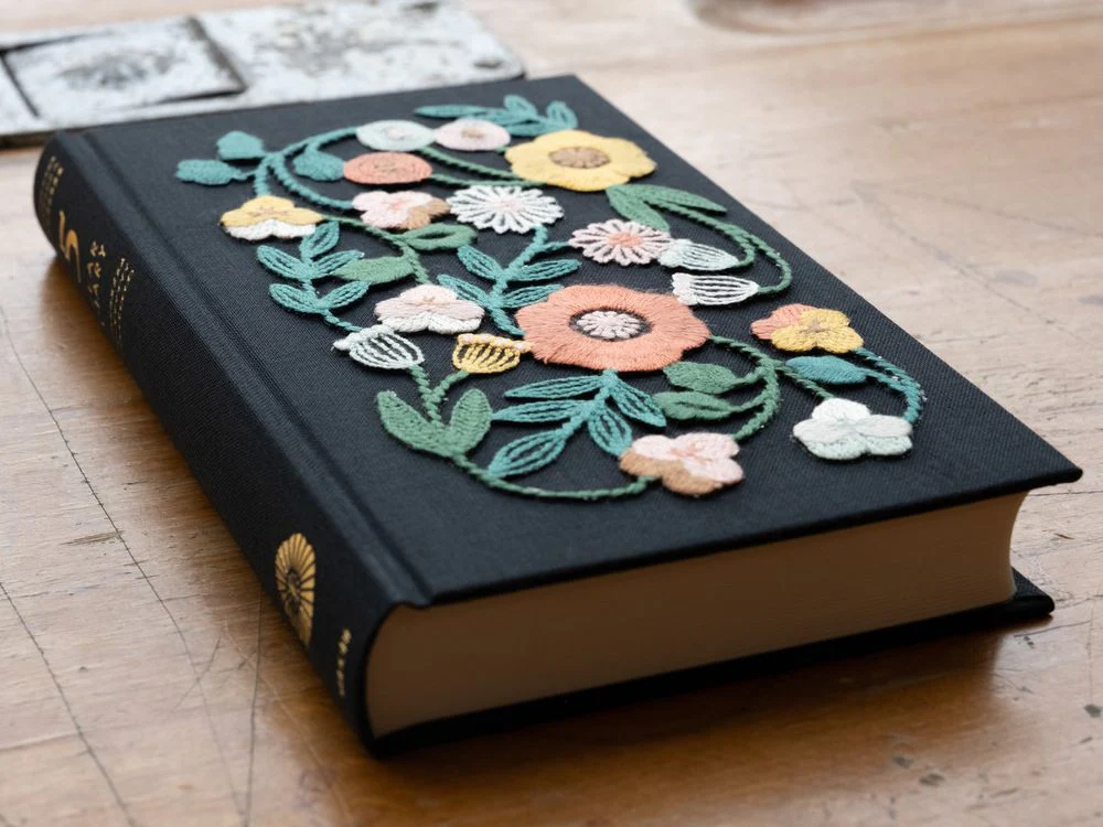 Midori 5 Years Diary - Embroidery Flower Black - Image 4