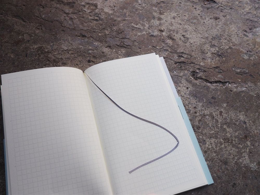 Midori MD Notebook Slim B6 - Grid - Image 2