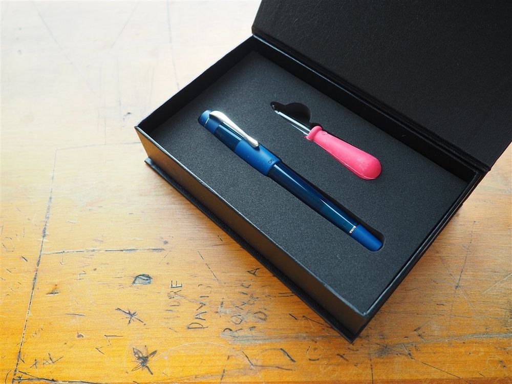 Opus 88 KOLORO Fountain Pen - Blue - Image 5