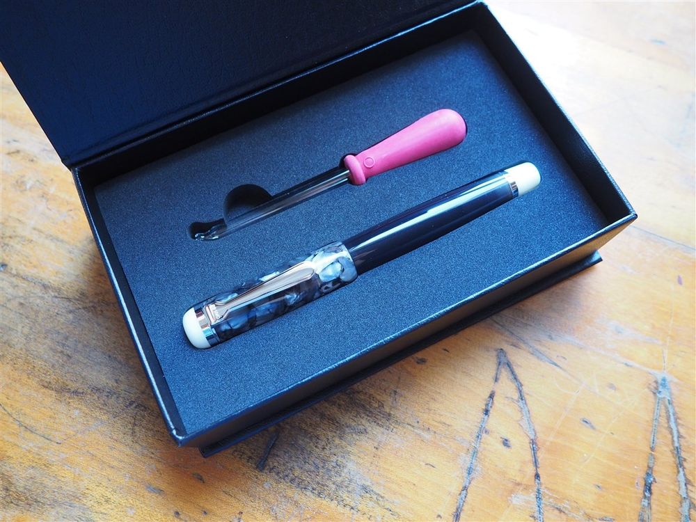 Opus 88 OMAR Fountain Pen - Grey - Image 4