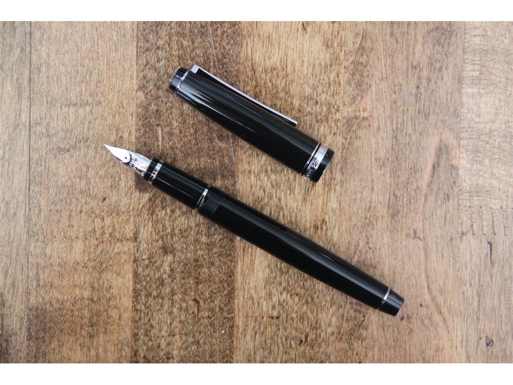 Pilot Falcon Resin Fountain Pen - Black with Silver Trim - Image 2