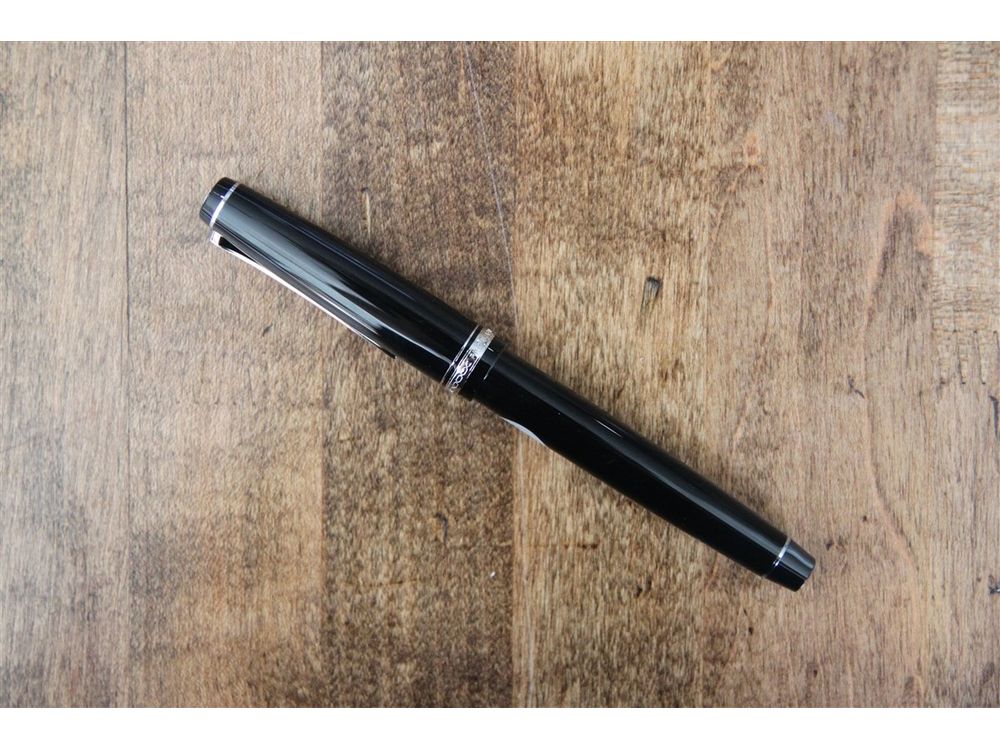 Pilot Falcon Resin Fountain Pen - Black with Silver Trim - Image 3