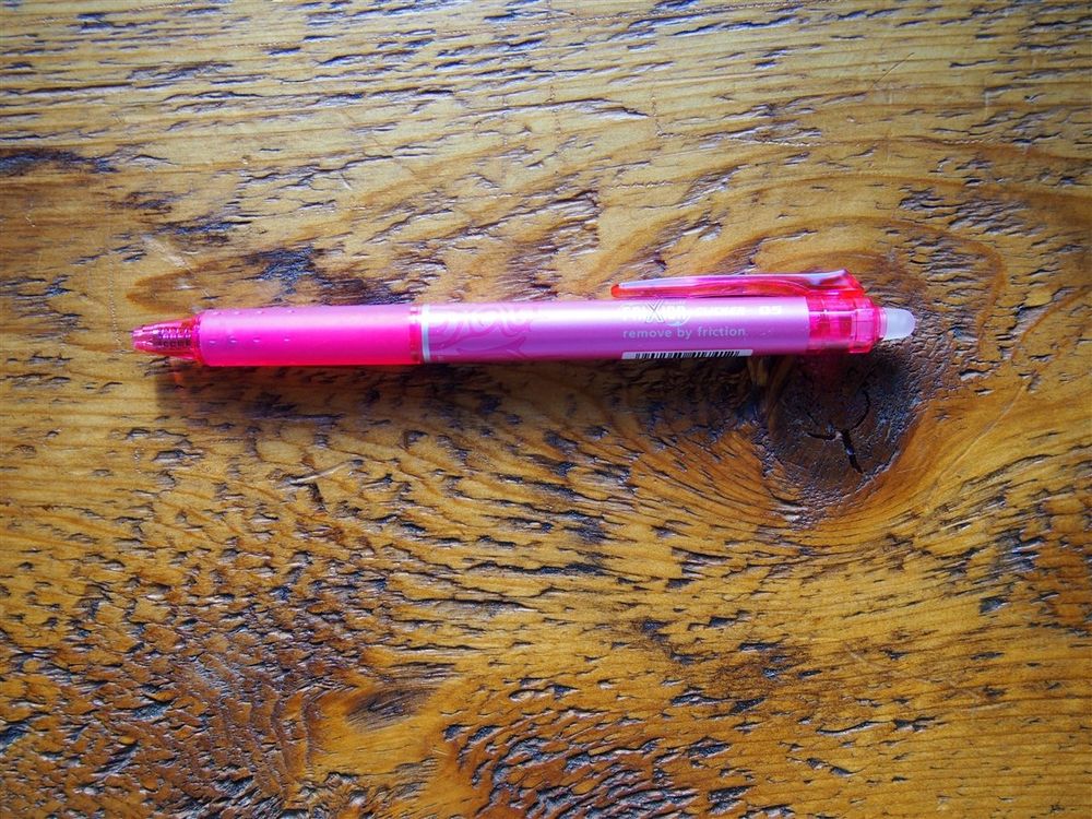 Pilot FriXion Erasable Retractable Gel Pen - Pink