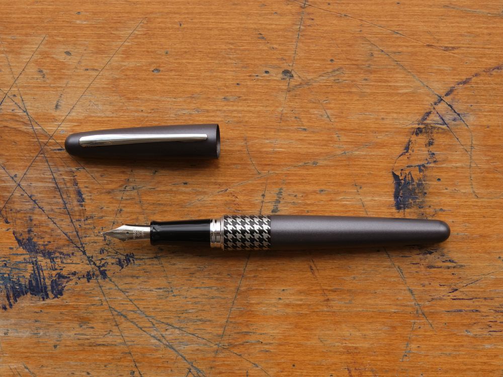 Pilot Metropolitan - Retro Pop - Grey - Image 2