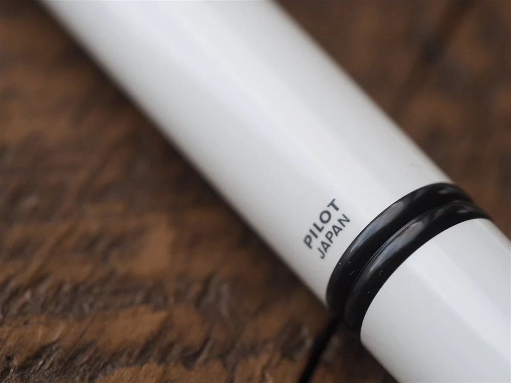 Pilot Vanishing Point Fountain Pen - Black & White - Image 3