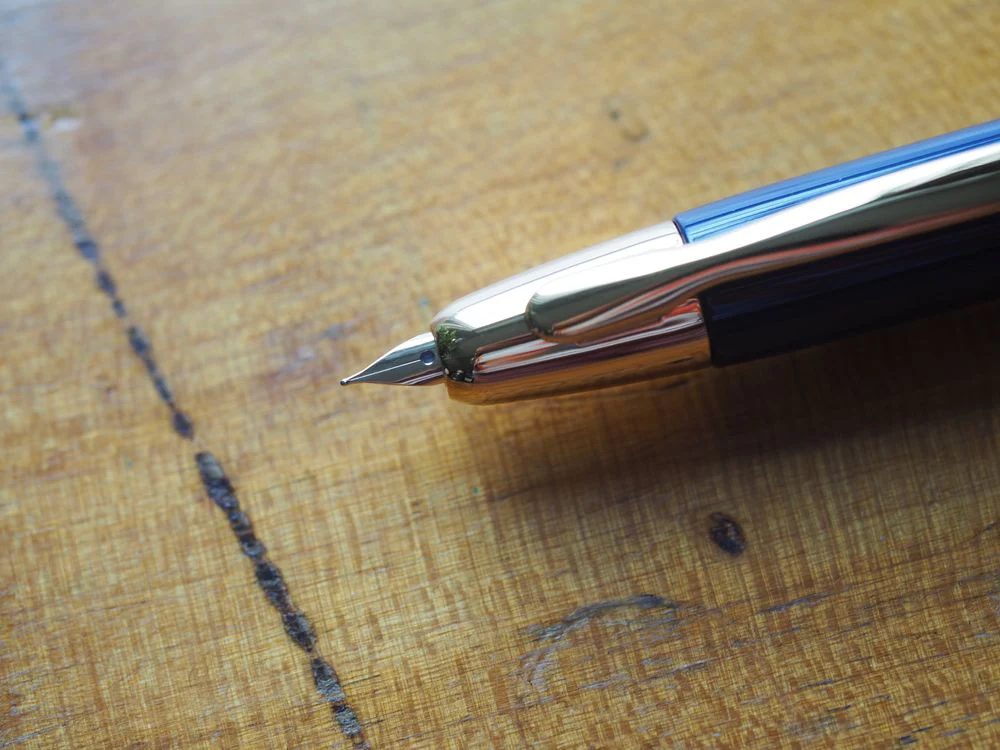 Pilot Vanishing Point Fountain Pen - Blue with Gold Trim - Image 2