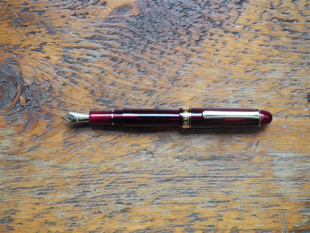 Platinum 3776 Century - Bourgogne with Gold Trim - Image 4