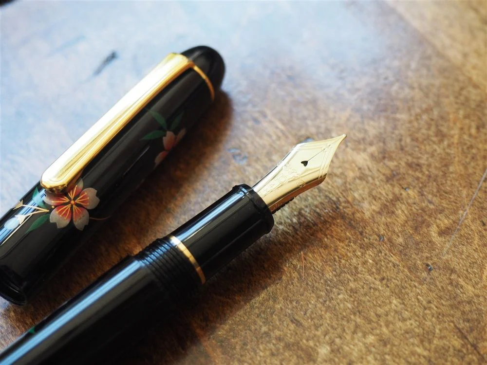 Platinum 3776 Century Maki-e - Sakura (Cherry Blossoms) with Gold Trim - Image 2