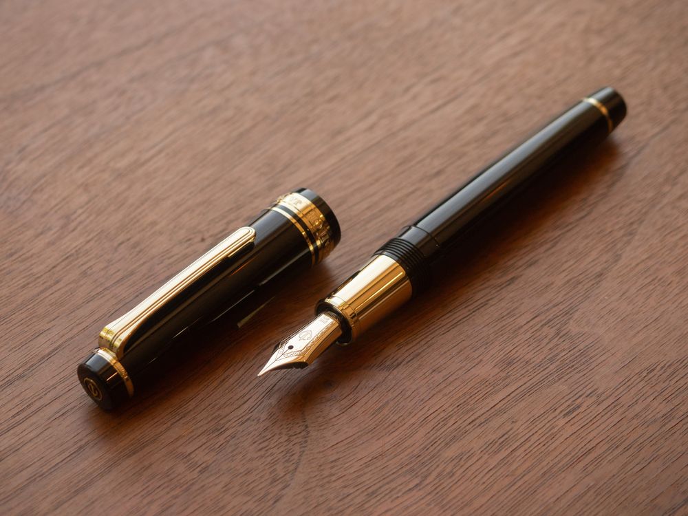 Sailor Professional Gear Fountain Pen - Roppongi Gold - Image 2