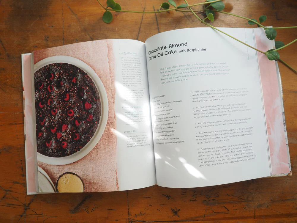 Snacking Cakes: Simple Treats for Anytime Cravings by Yossy Arefi - Image 3