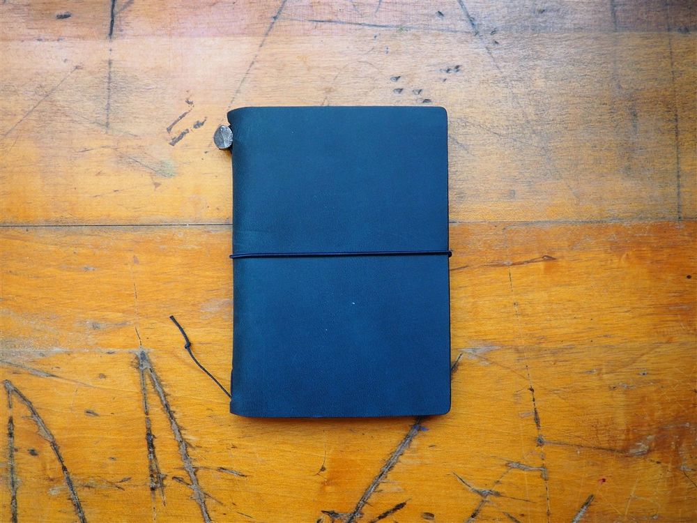 Traveler's Notebook Passport Size - Blue Leather