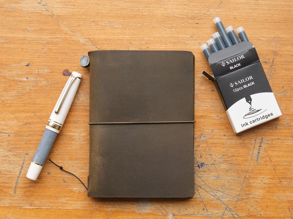 Traveler's Notebook Passport Size - Olive Leather