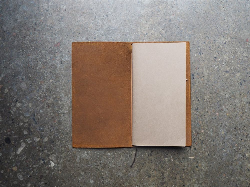 Traveler's Notebook Regular Size - Camel Leather - Image 3