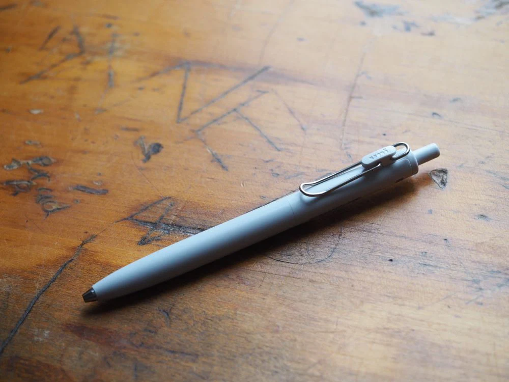 Uni-ball One F Gel Pen - 0.38mm - Grey