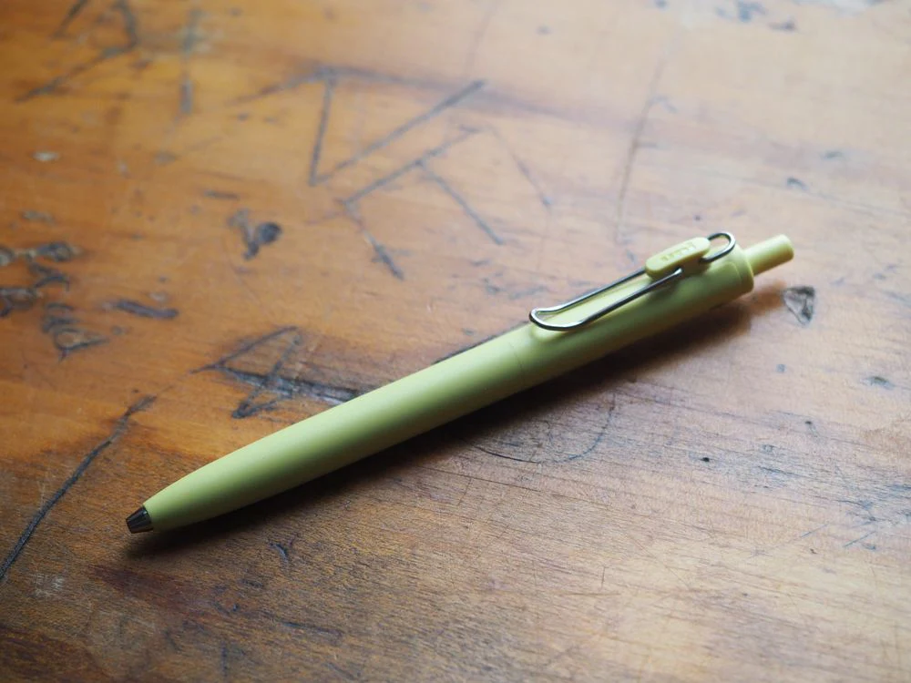 Uni-ball One F Gel Pen - 0.38mm - Yellow