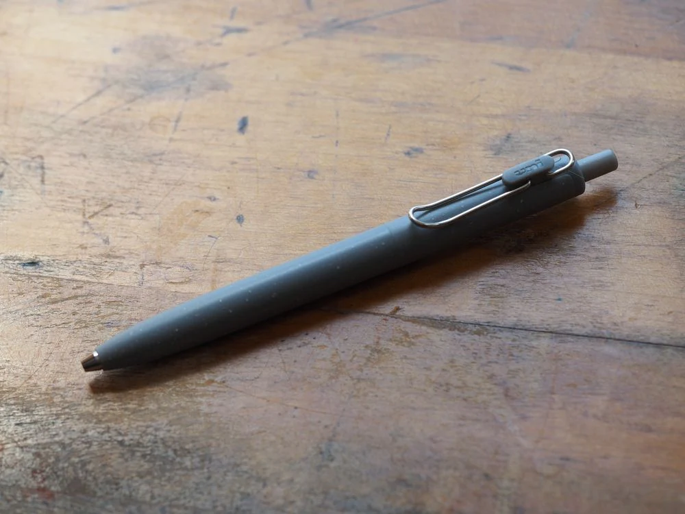 Uni-ball One F Gel Pen - 0.38mm - Earth Texture - Dark Gray