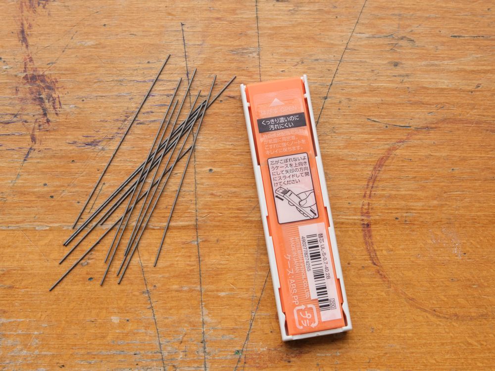 Uni Lead Refill (40 pieces) - 0.7mm (2B) - Image 2