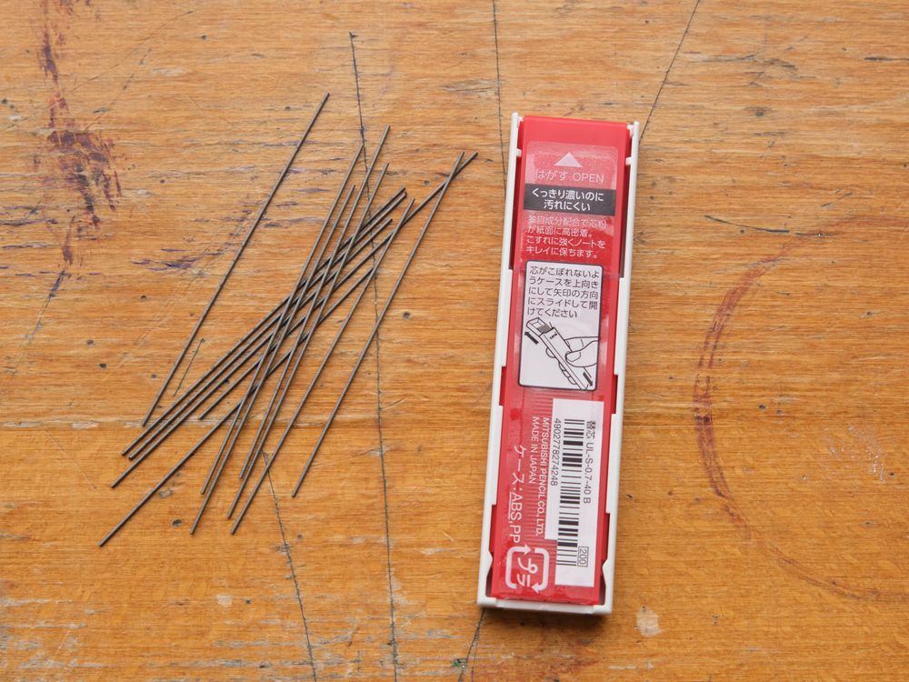 Uni Lead Refill (40 pieces) - 0.7mm (B) - Image 2